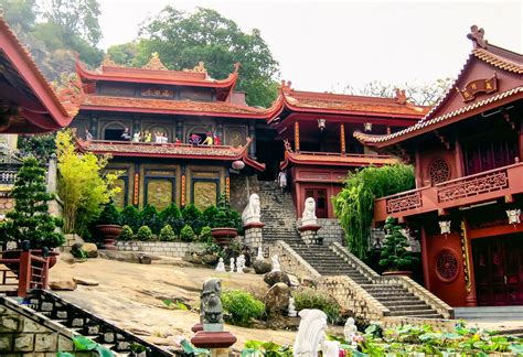 Poznaj Świątynię Hang Pagoda w Quangu! Ukryte Klejnoty Architektury i Wiary w Sercu Wietnamu