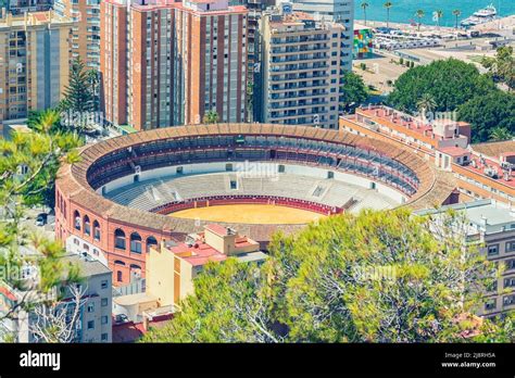 Plaza de Toros de la Malagueta: Archaic Spectacle Meets Modernity!