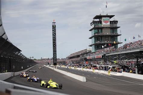 The Indianapolis Motor Speedway: Dom nieśmiertelnych legend i wrzenia emocji!